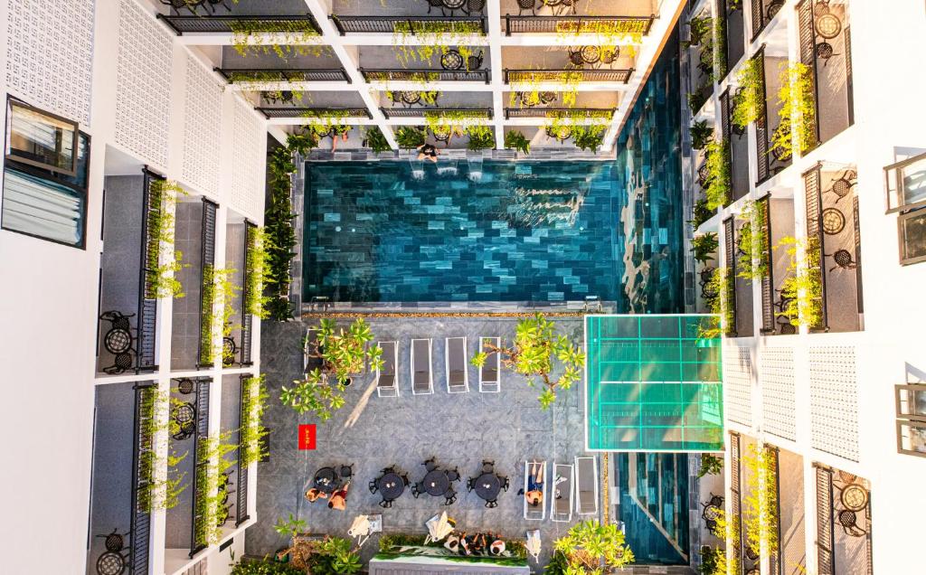The Green Hotel Vientiane, Pool and exterior photo 9