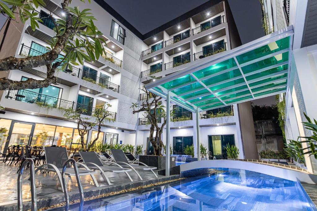 The Green Hotel Vientiane, Pool and exterior photo 73