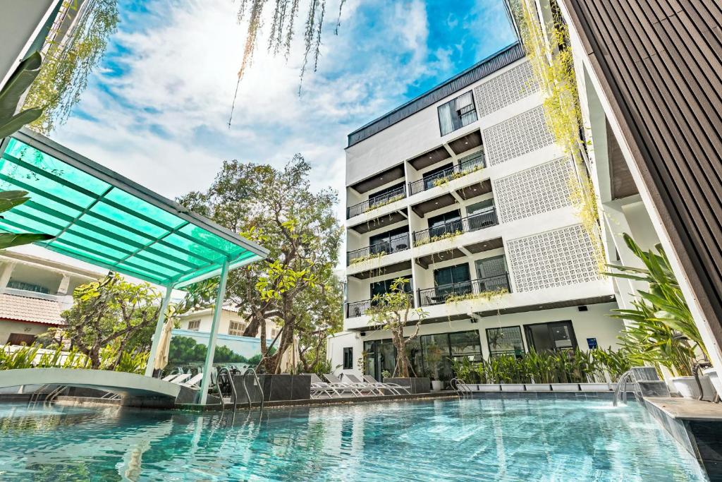 The Green Hotel Vientiane, Pool and exterior photo 75