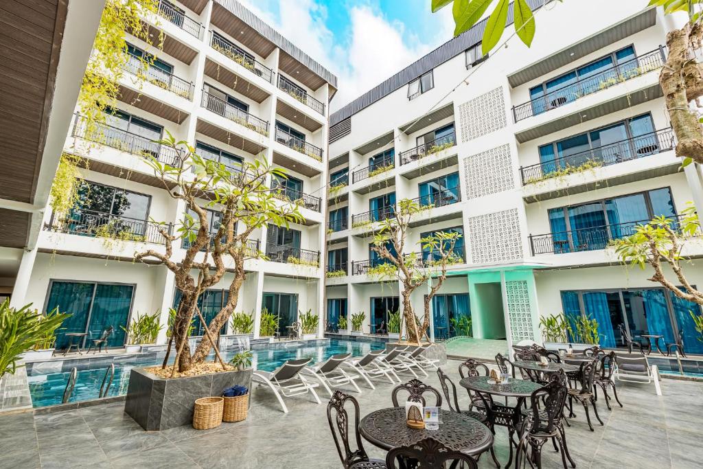The Green Hotel Vientiane, Pool and exterior photo 77