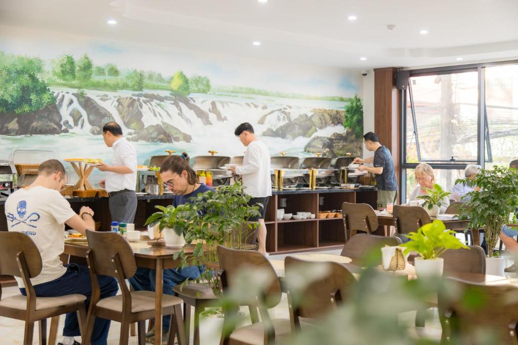 The Green Hotel Vientiane, Restaurant photo 78