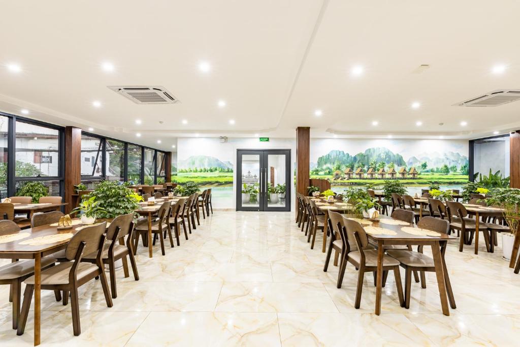 The Green Hotel Vientiane, Restaurant photo 79