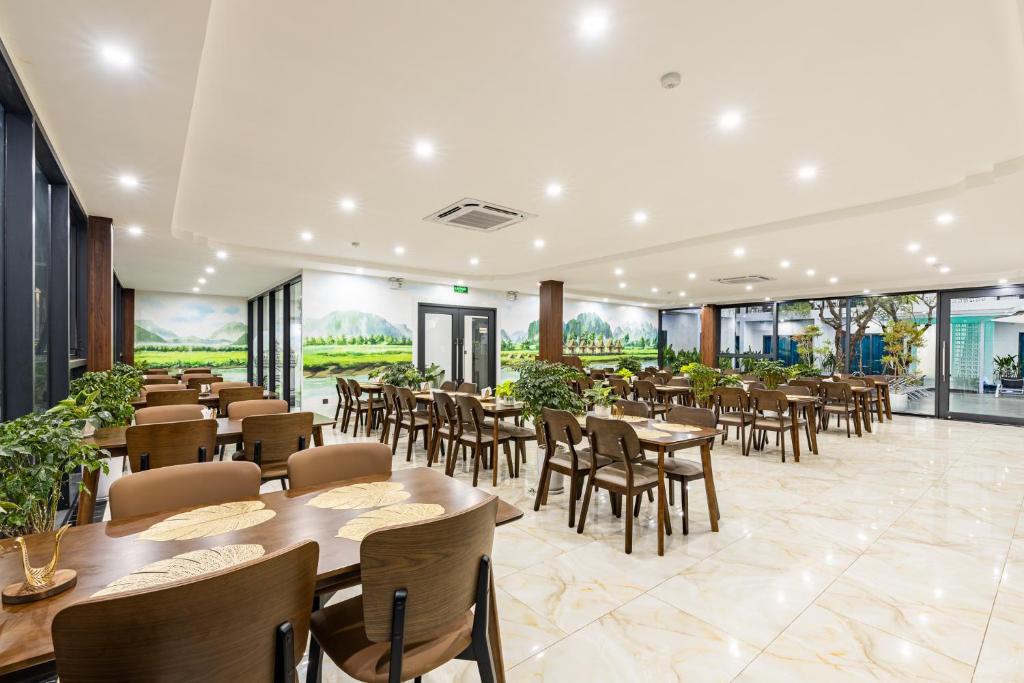 The Green Hotel Vientiane, Restaurant photo 80