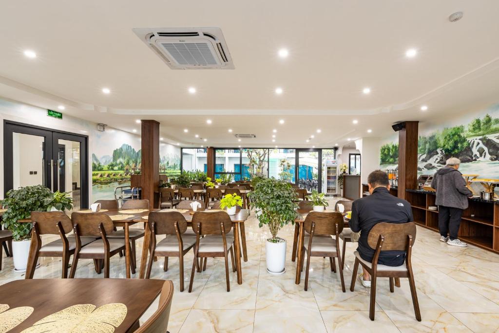 The Green Hotel Vientiane, Restaurant photo 81