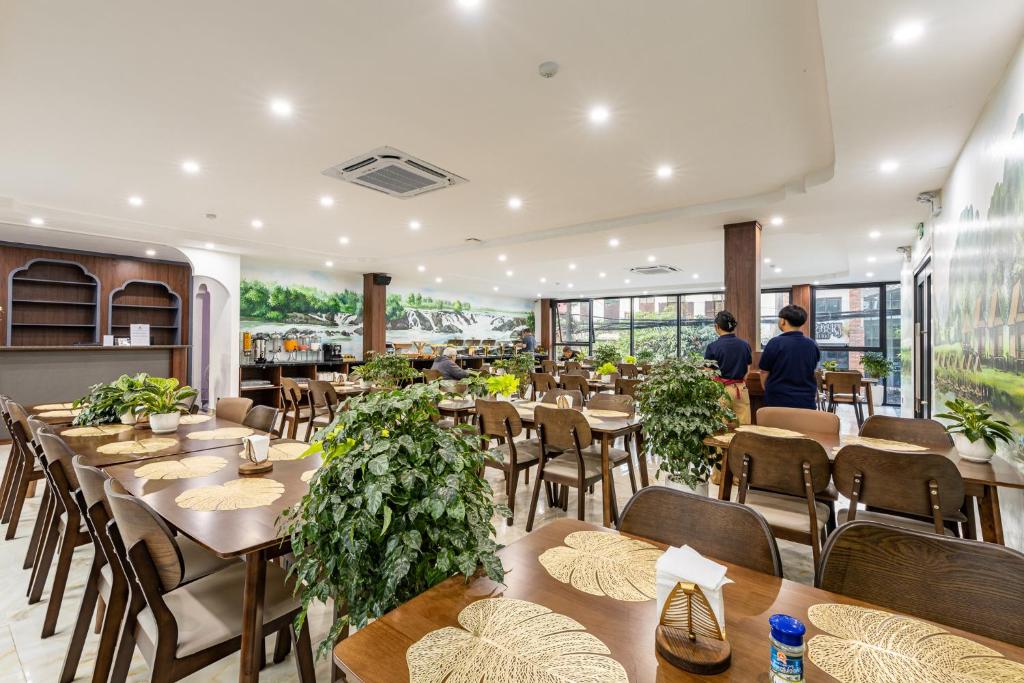 The Green Hotel Vientiane, Restaurant photo 83
